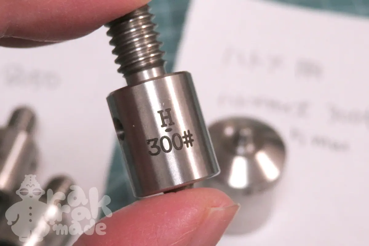 #300ハトメ用のコマ